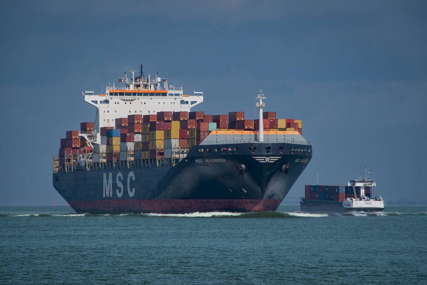 Containerschiff auf See