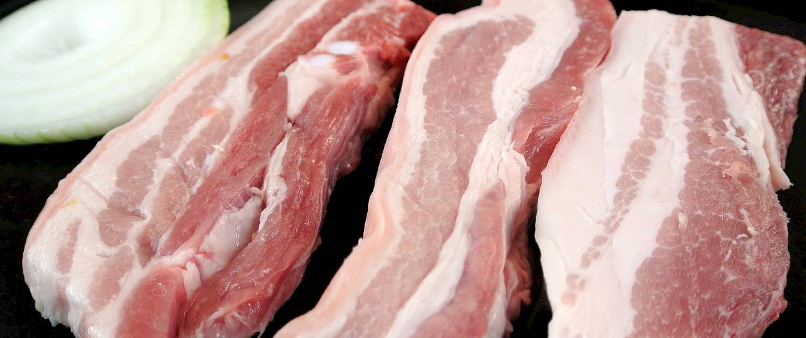 Frische Schweinebauch-Scheiben